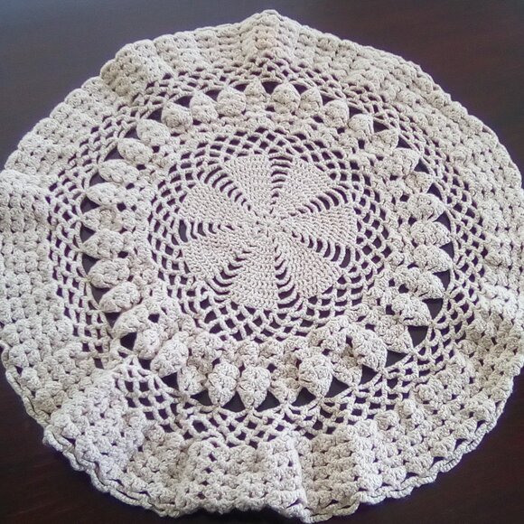 Mid Century Handmade Round Table Toppers in Ecru Colors - Set of 3 Mismatched - Picture 4 of 9